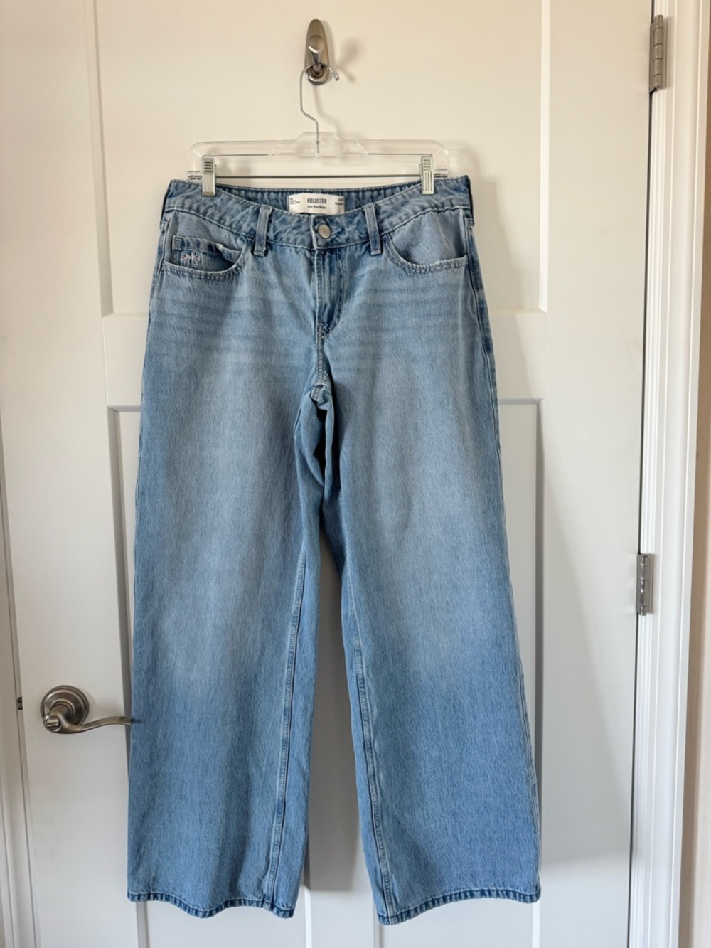 Hollister Low-Rise Baggy Med Wash Blue Jeans Pink Embroidered Bows Sz 6, W28